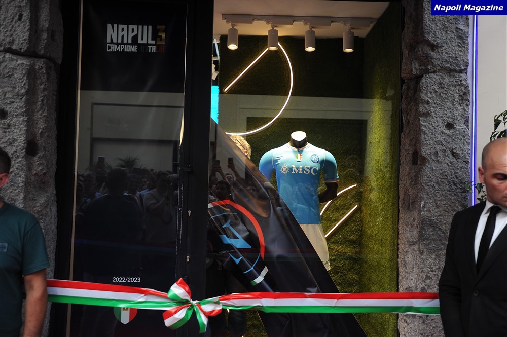 SSC Napoli - Nuovo Temporary Store SSC Napoli a Casoria! La SSC Napoli è  lieta di annunciare l'apertura di un temporary store a Casoria all'interno  del centro commerciale Tufano Euronics di Cafarelli.